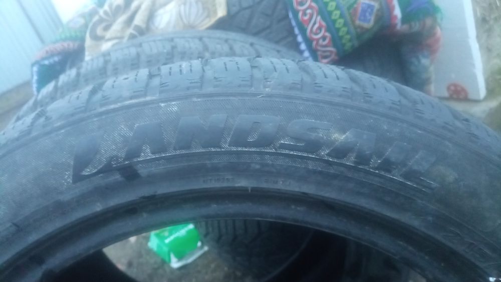 Покрышка, без шипы шина.