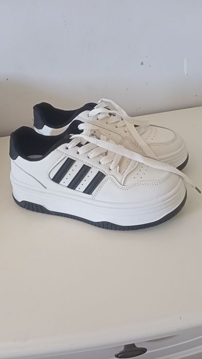 Кроссовки женские