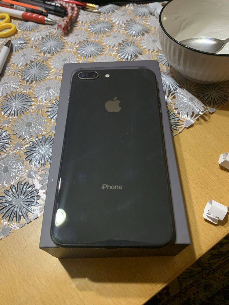 Iphone 8plus 76%капацитет без забележка!