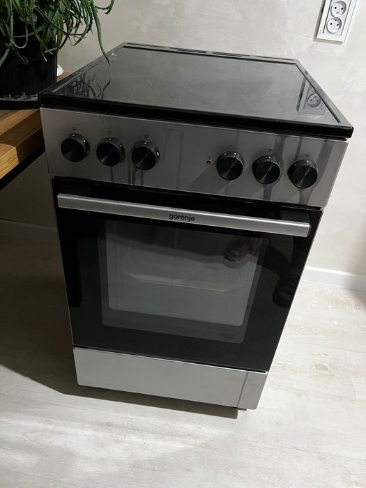 Продам плиту новая  3 месяца электрическая  фирма  Горение