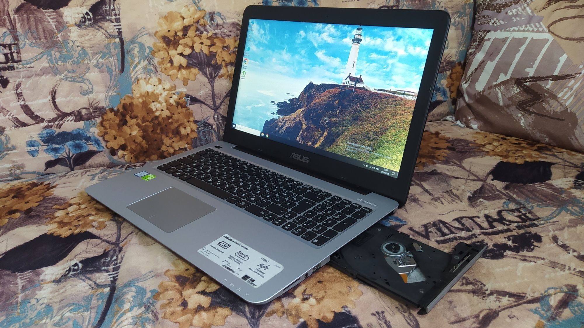 Laptop Gaming Asus X556 i7-7500U 8GB DDR4 Nvidia 940MX 2GB Windows 10
