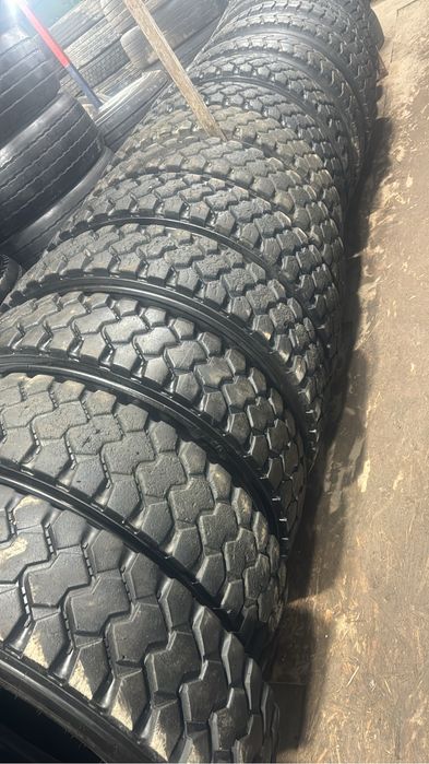 Продам б/у авто шины 12R20