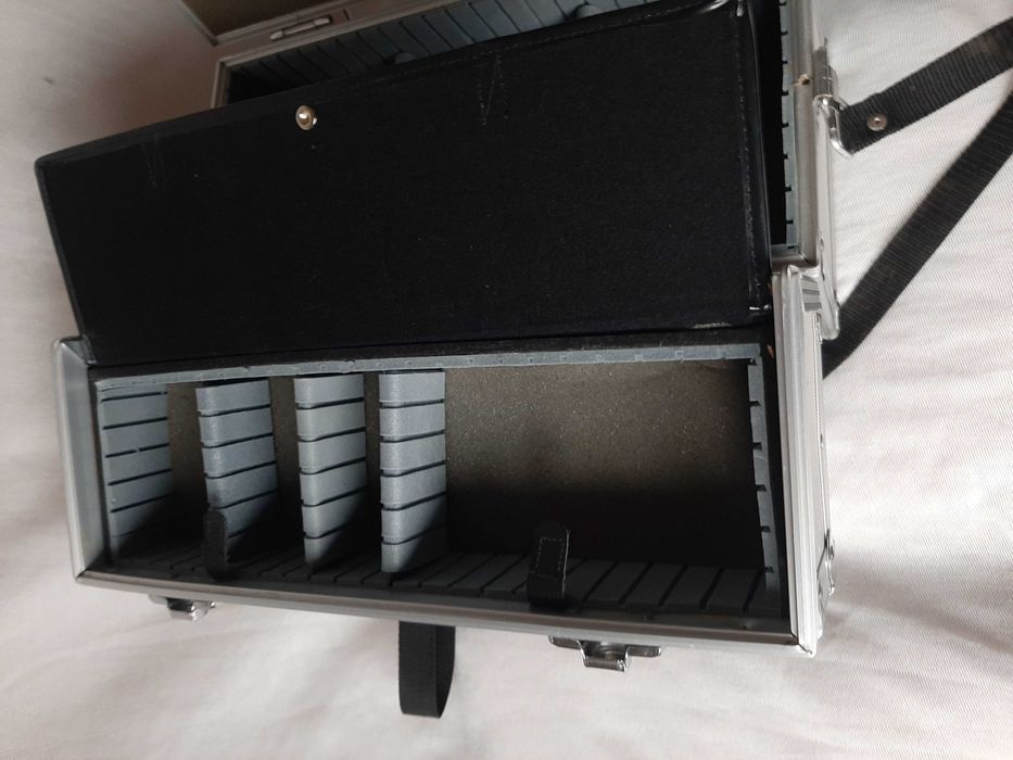 Метален куфър за фотоапарати и фотографска техника