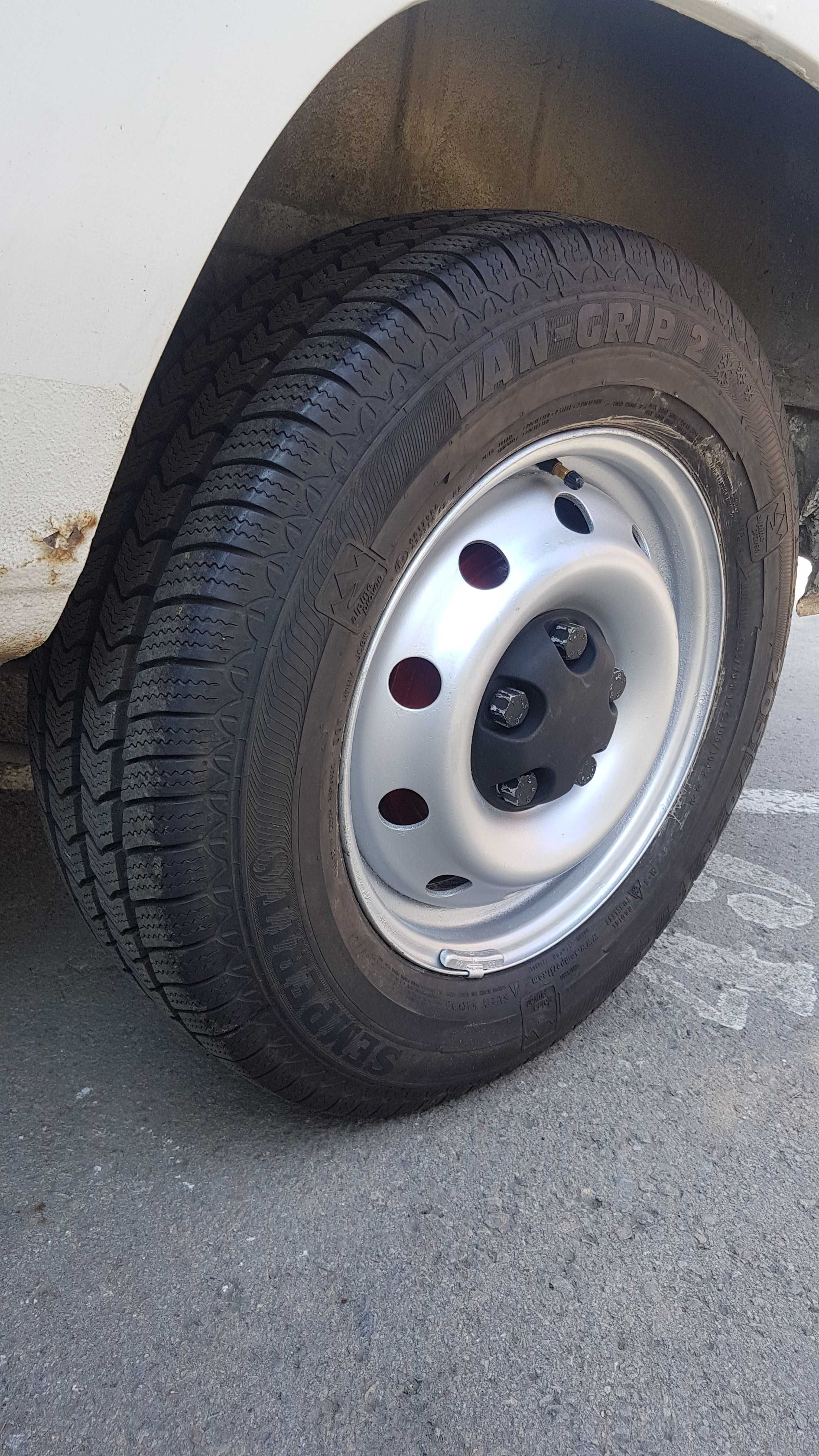 Гуми за бус 205/70/15C