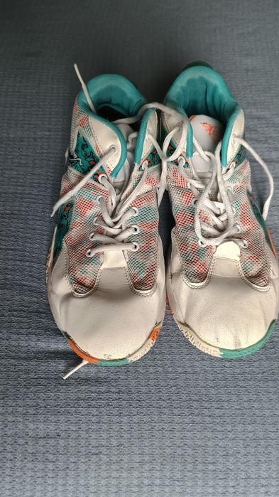 Vând adidași sport