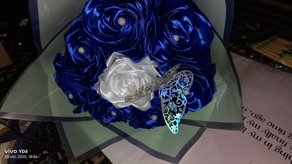 Suniy gullar sotiladi