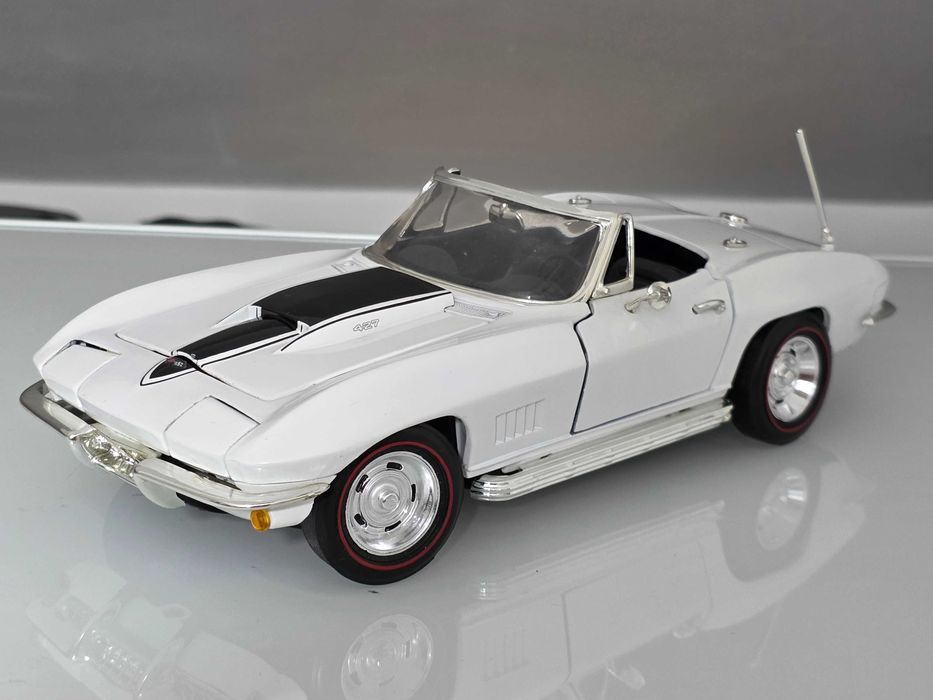 Macheta Auto 1/18 ERTL Chevrolet Corvette Sting Ray 427