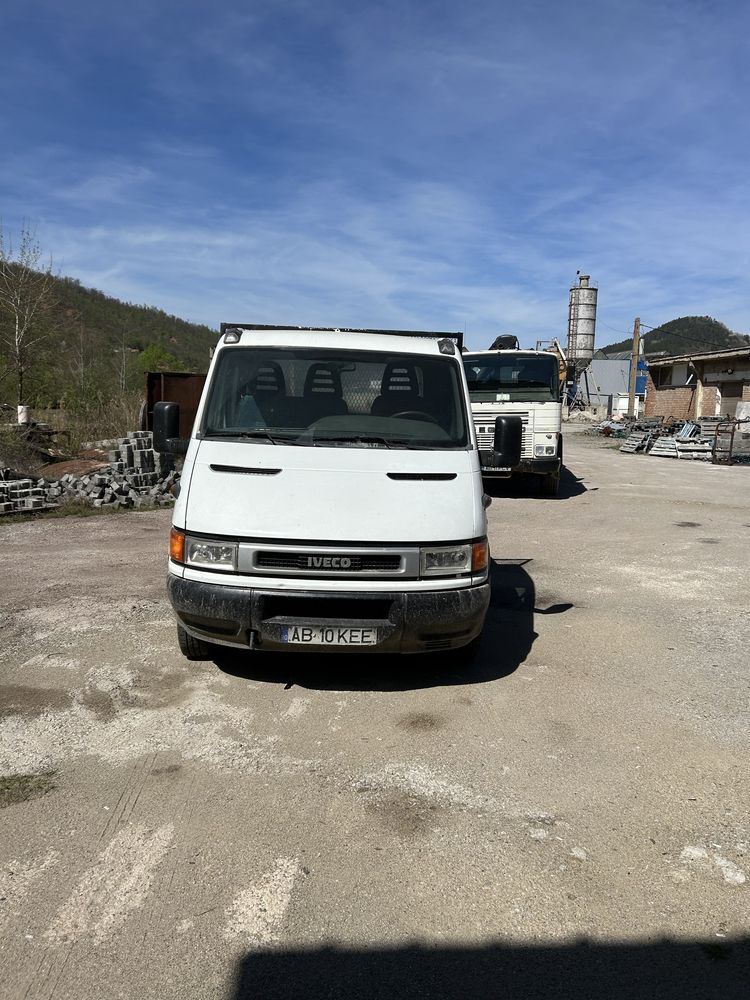 IVECO DAILY 3,5 t basculabil pe trei parti