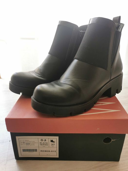 Продавам дамски боти