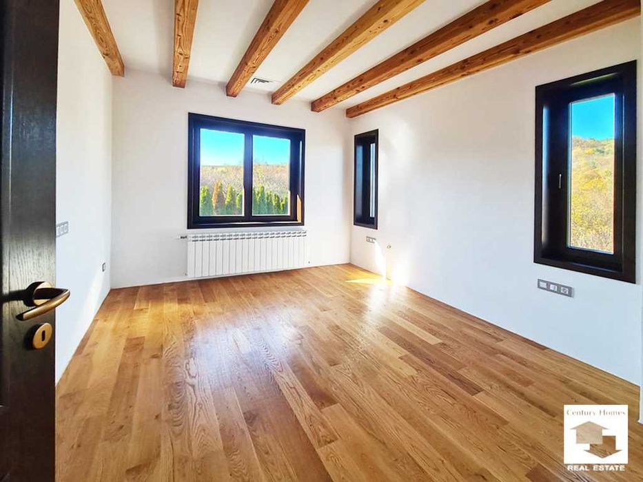 125186 Новопостроена къща с панорамна гледка в с. Средни колиби