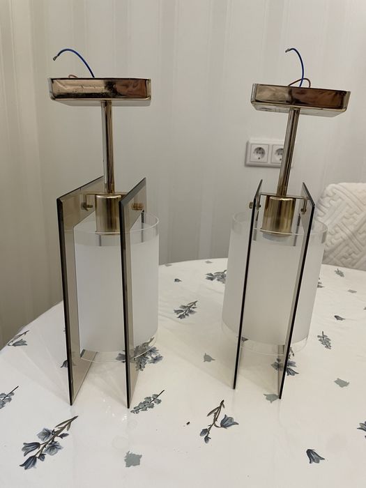 Продам люстры в прихожую