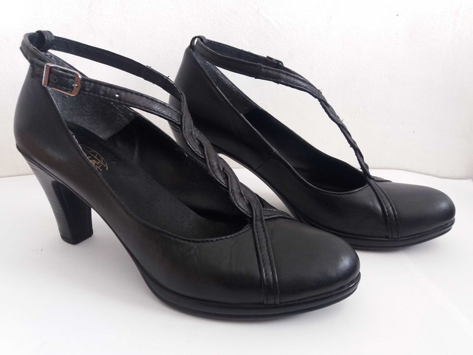 Елегантни обувки от естествена кожа с каишки