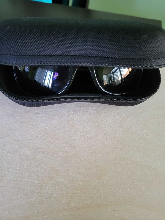 Слънчеви очила с UV защита.