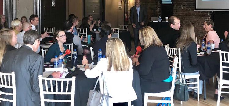 Inchiriere scaune nunta petreceri Chiavari pentru evenimente