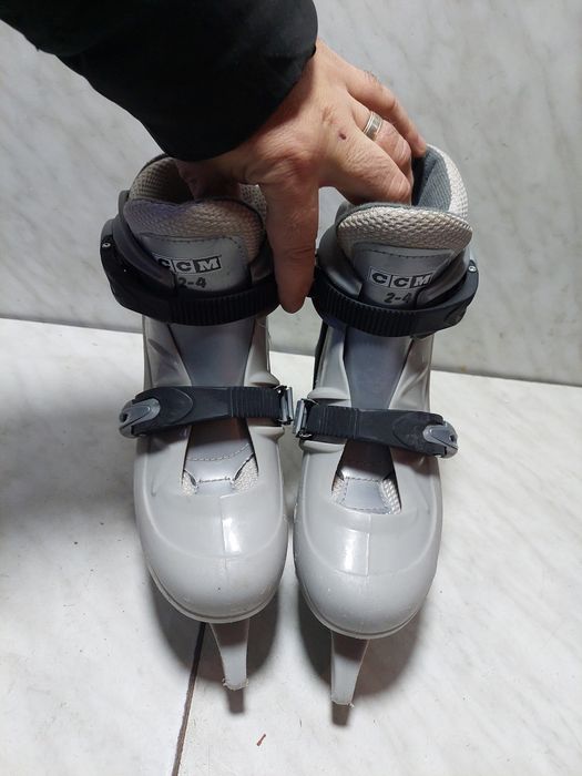 Patine 718 gheata patinaj artistic CCM reglabile marime 34-35-36