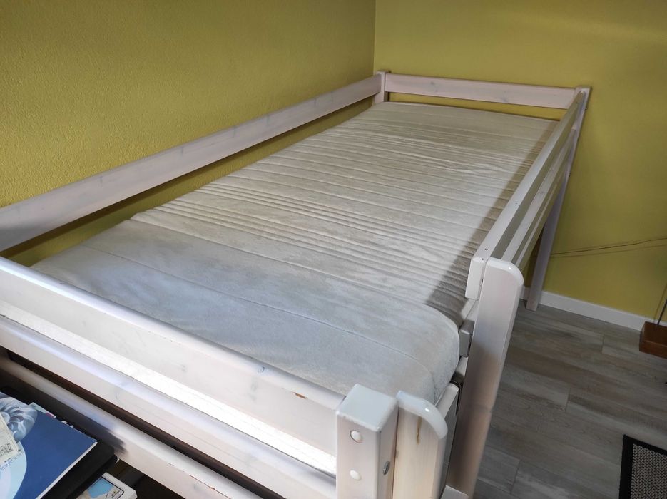 Pat supraetajat cu somiera si saltea 90x200