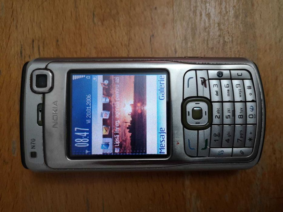 Vând Nokia N70 cu incarcator
