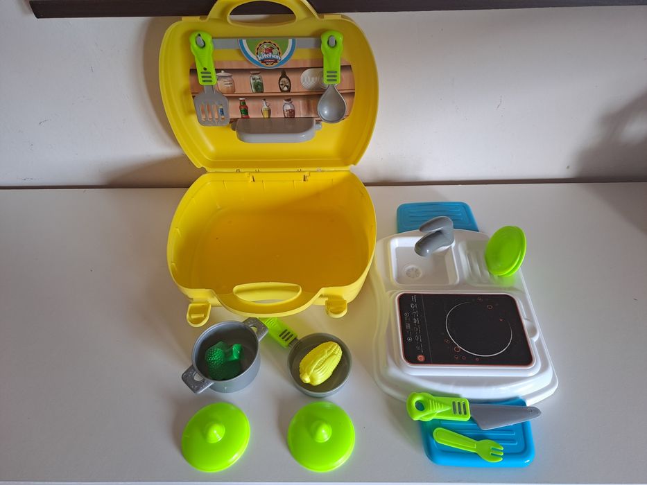 Малка детска преносима кухня