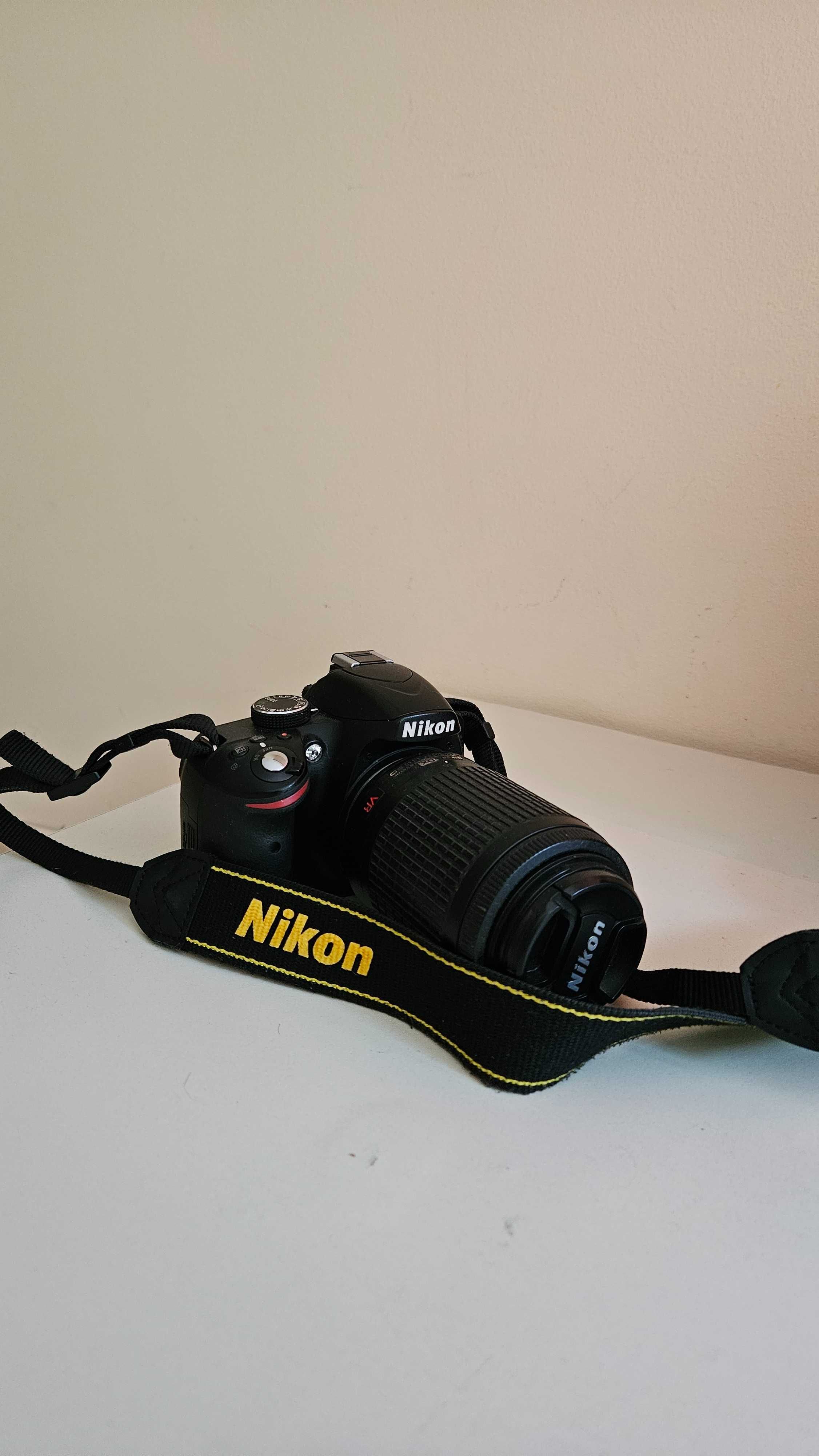 Nikkon D3200 3 обектива + 3 батерии и още.