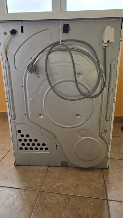 Продаяам сушилня AEG