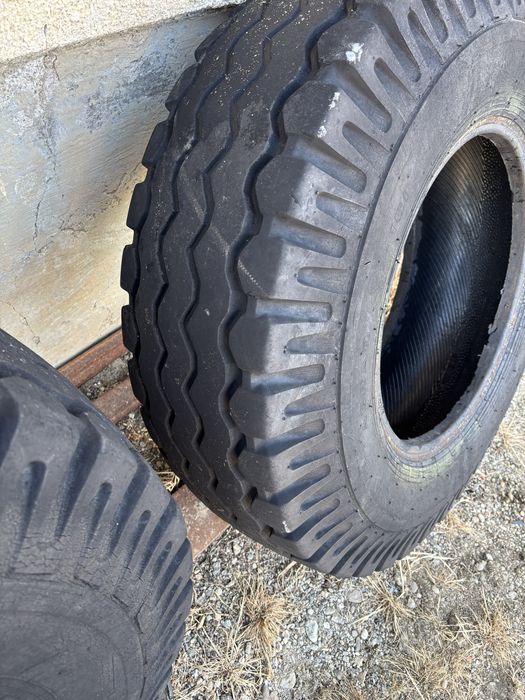 Vand doua cauciucuri 12.5-20