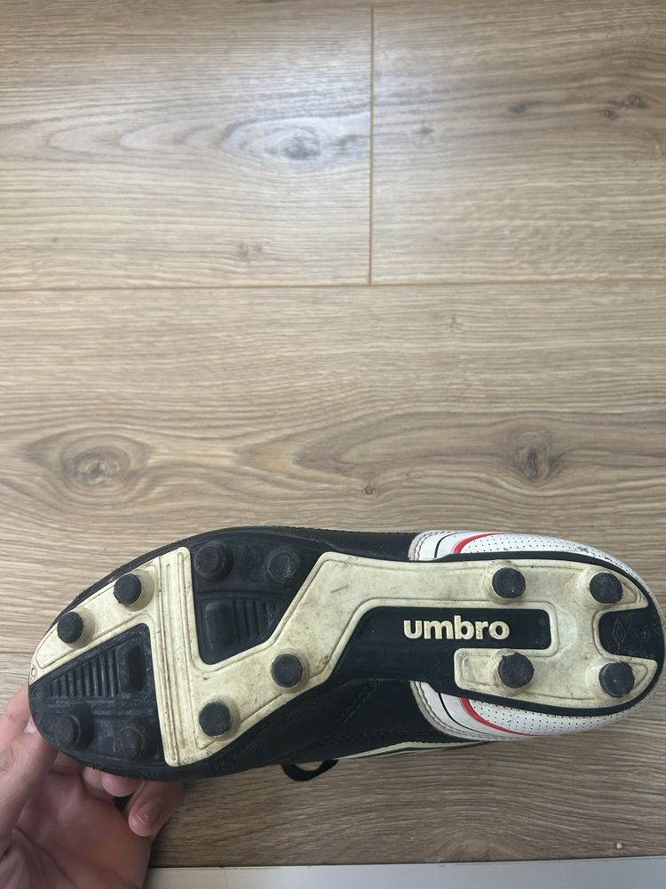 Оригинални бутонки umbro 35.5