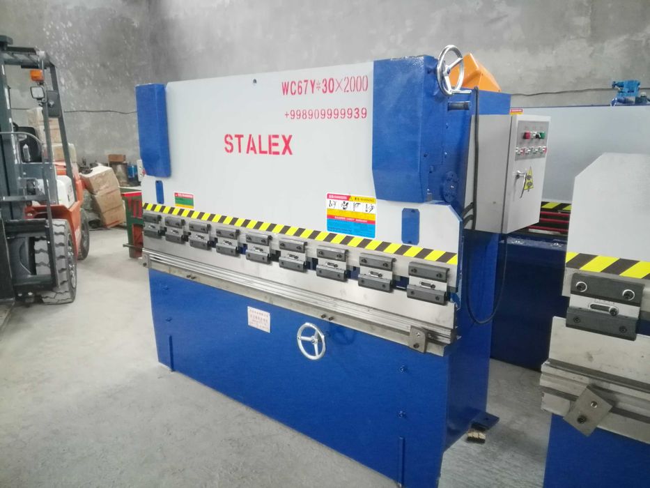 пресс гидравлический от 30 до 250 тонн.  ширина от 1.6 м до 3.6метров.