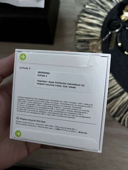 Apple AirPods 4 + Husă Techsuit Silicon Verde Salvie (nou)