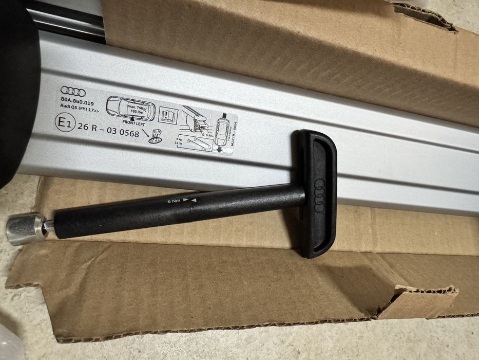 NOU - Bare suport auto transversale Audi Original pentru modelul Q5