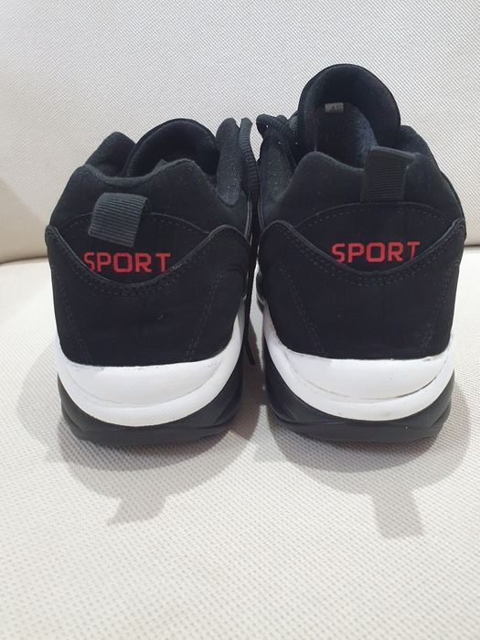 Vind adidași în blănii nr 42