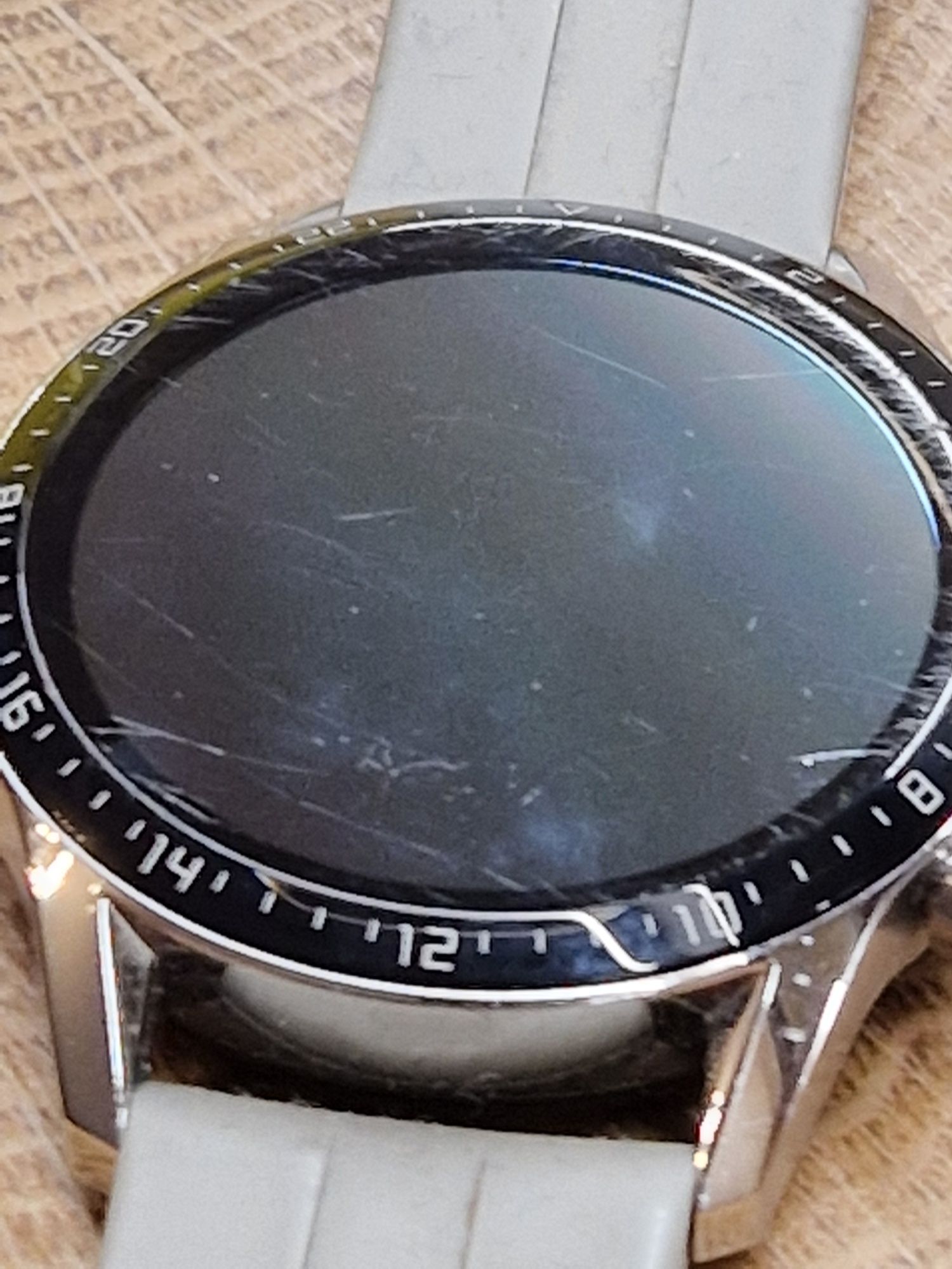 Huawei GT2 + зарядно и каишки