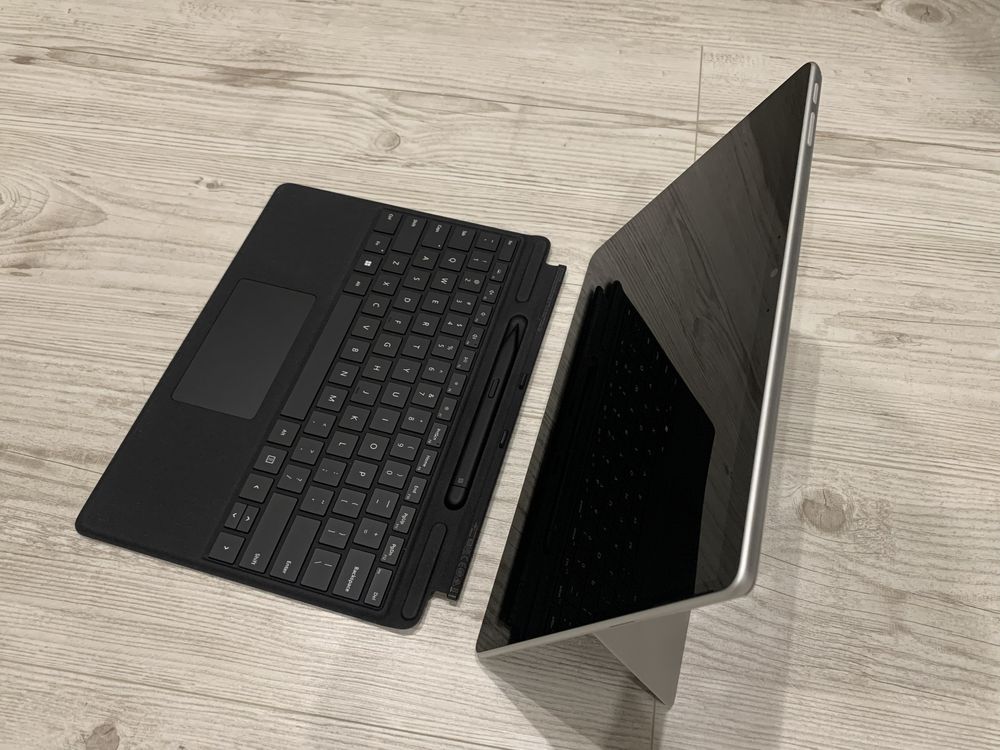 Новый Surface Pro 9 16GB/1TB + клавиатура + стилус