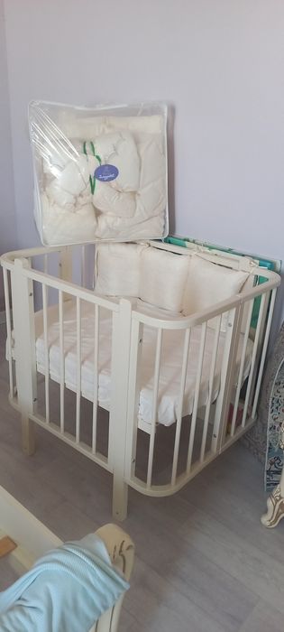 Продам манеж  3 в 1  раскладывается как кровать до 13 лет