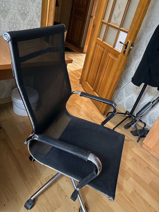 Офисное кресло б/у  4 штуки, Ботиччели  Directoria