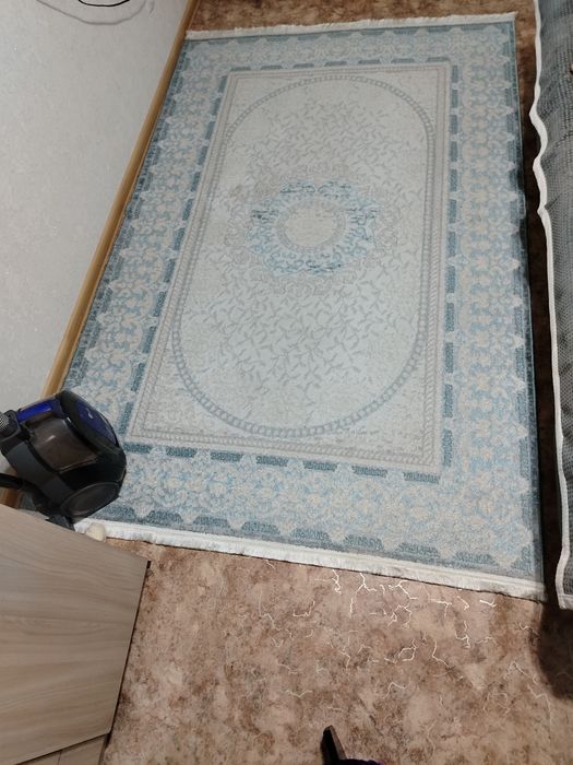 Продам ковёр хорошим состояний.