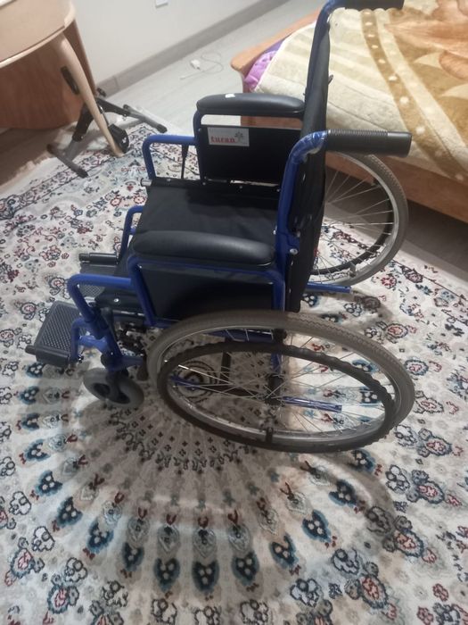 Продаю инвалидную коляску
