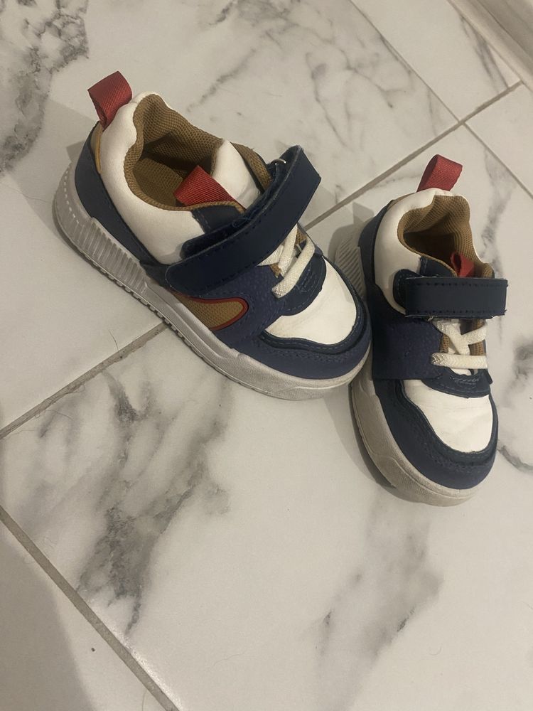 Обувки:Nike,AdidasPrimigi,H&M,Pepco,Sinsey,Shein