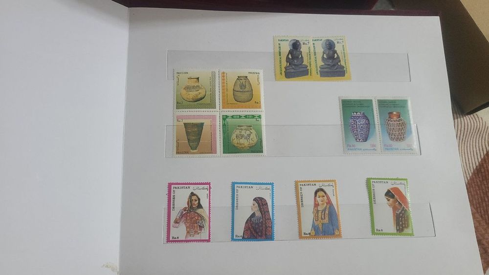 Марки Пакистана в подарочном футляре