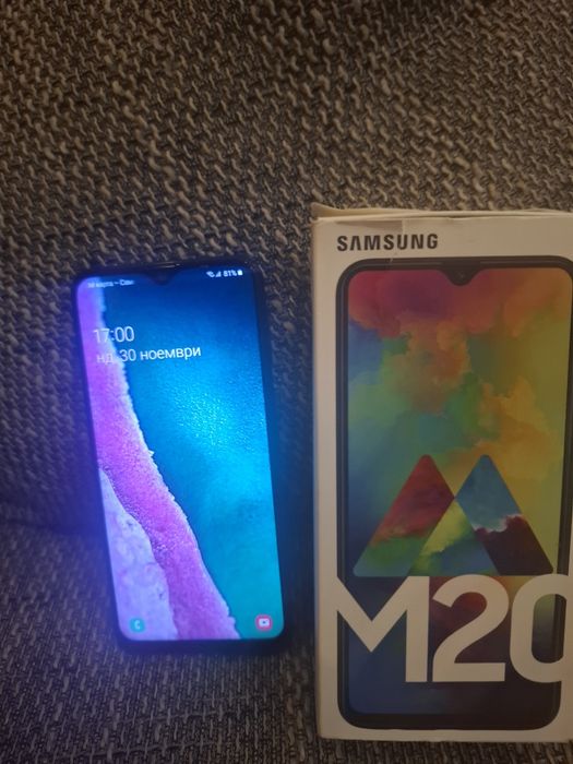 Samsung M20 телефон