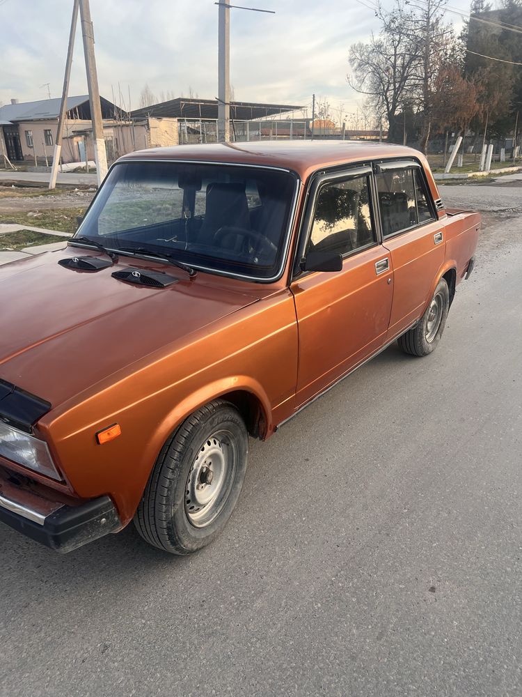 Vaz 21 07 rangi sariq benzinda yuradi yurishi yaxshi