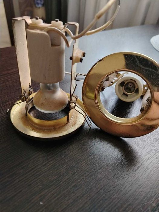 потолочный врезной светильник