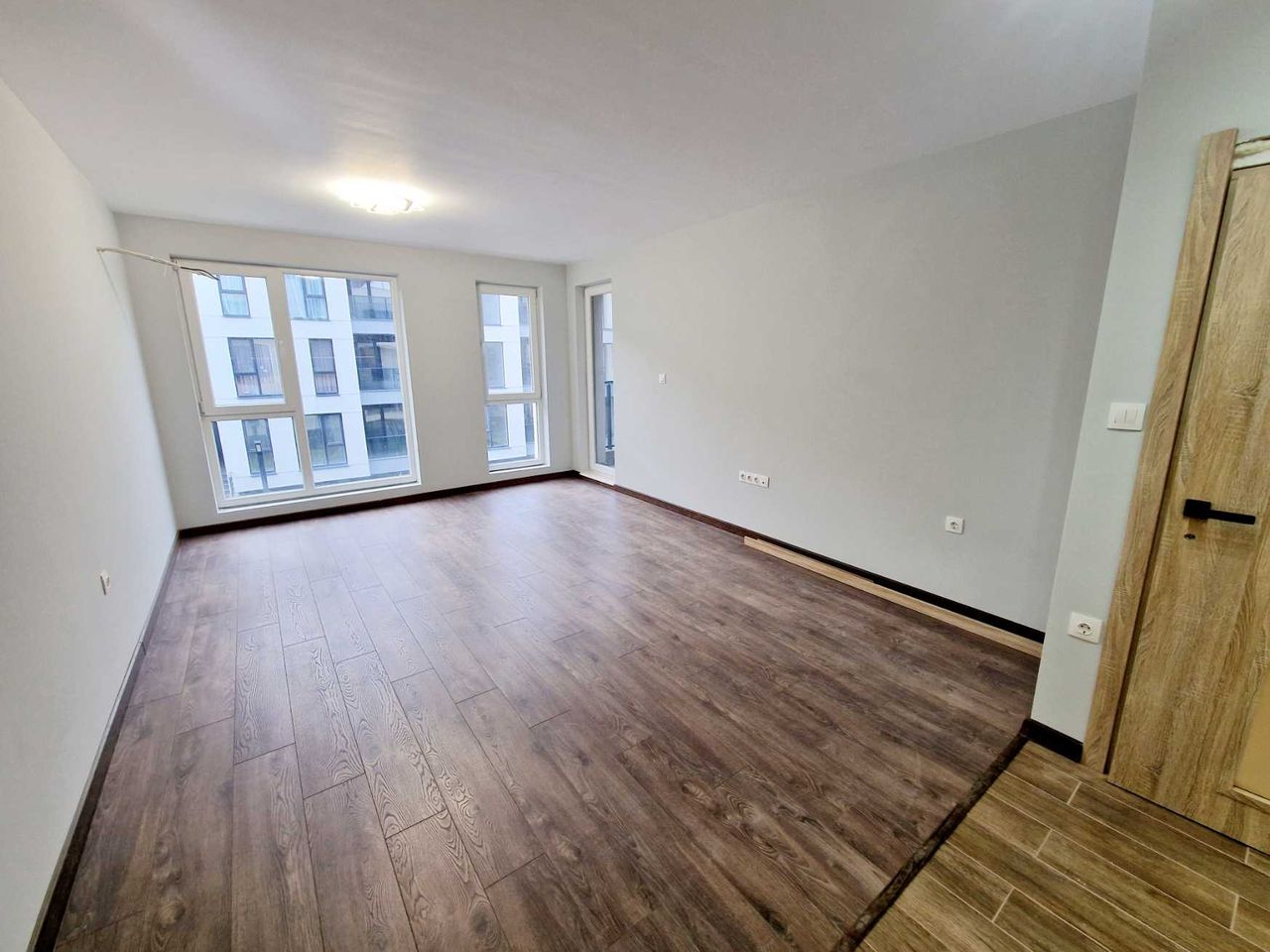 Продава се Двустаен апартамент в Пловдив, Остромила - 72 кв.м за 1667 €/кв.м - Снимка #2