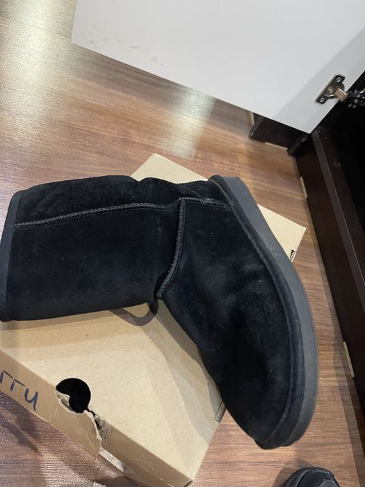 Отдам угги женские 37 р