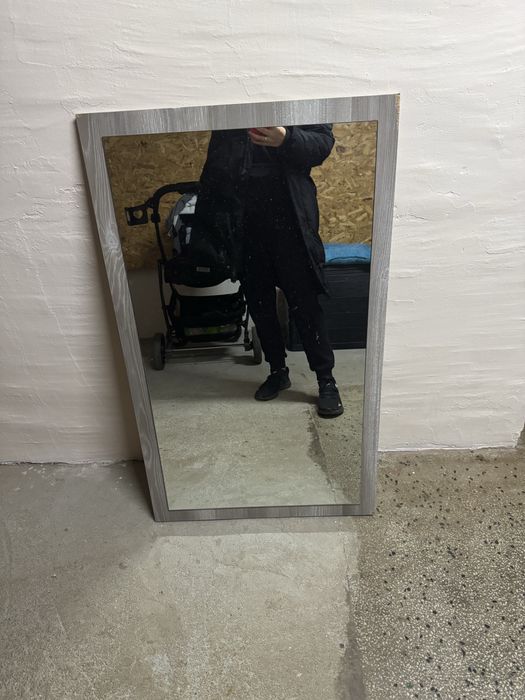 Подарява се огледало