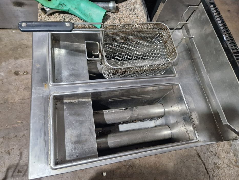 Friteuza dubla pe gaz , capacitate mare, sau pe.curent