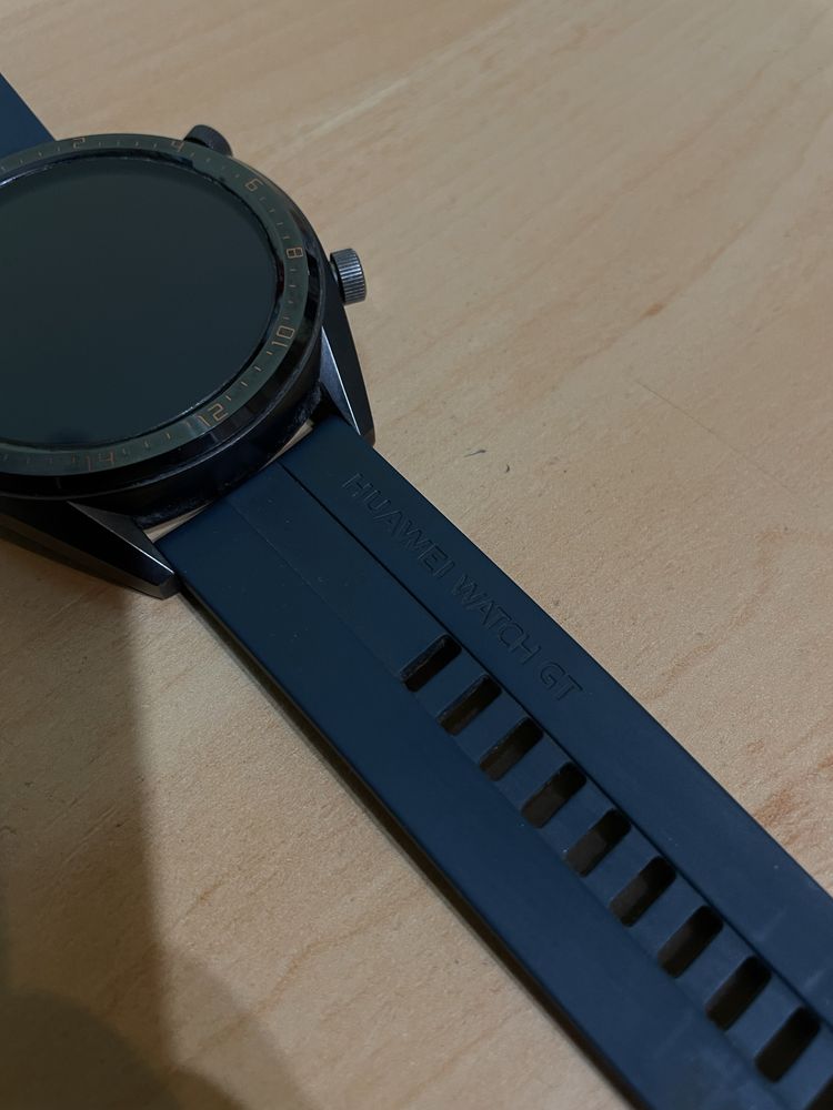 Huawei watch GT.