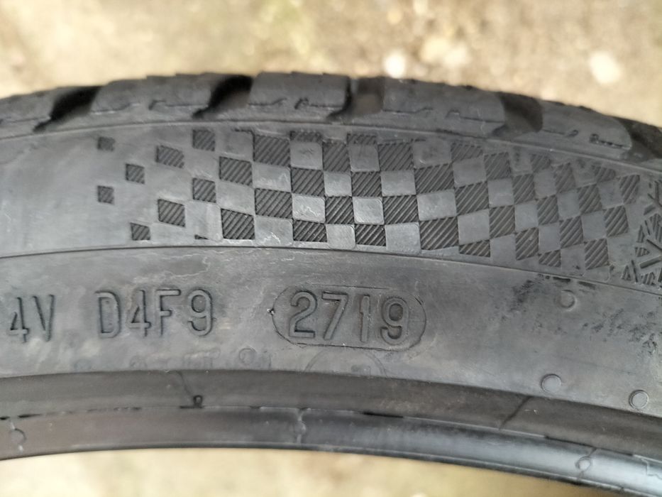 O BUCATĂ Anvelopa de iarnă Continental 285 30 22