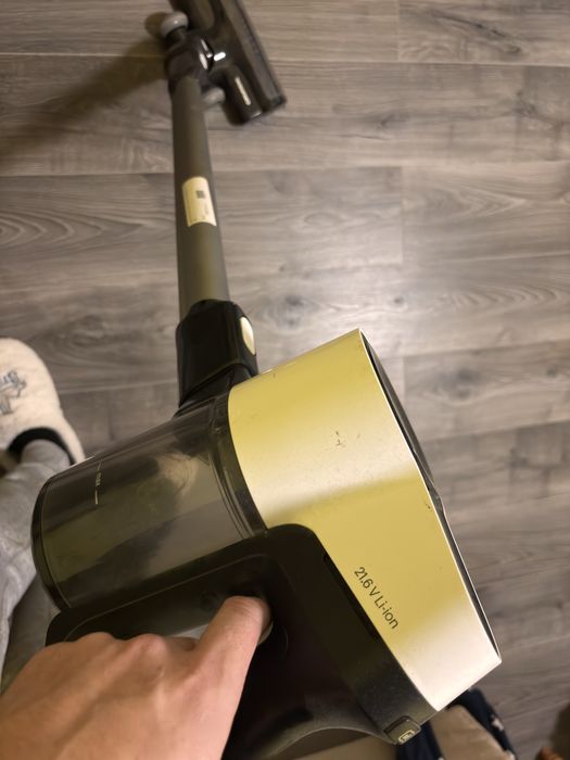 Aspirator pe acumulator 23v