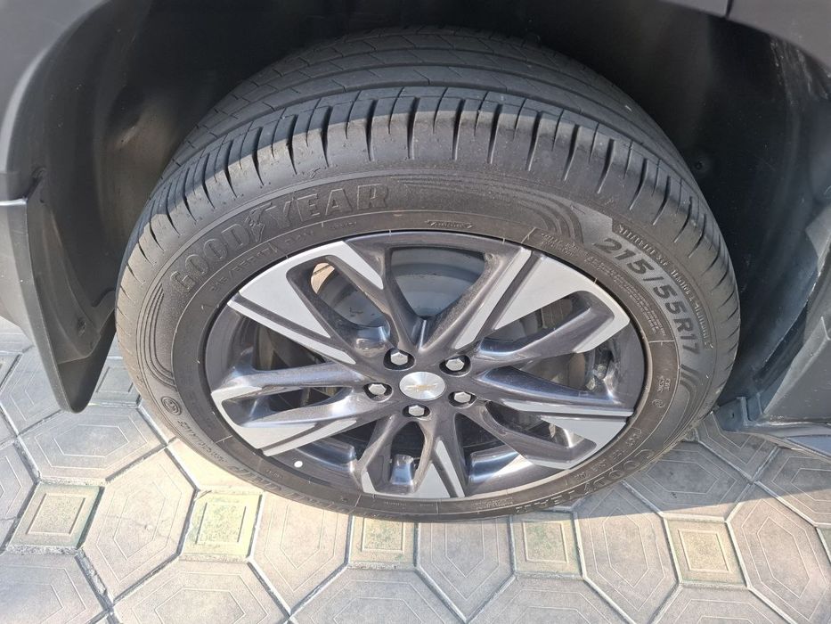 Moshina sotilad  4 ta balon yeng