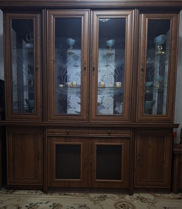 Zal uchun stenka – ishlatilgan, yaxshi holatda